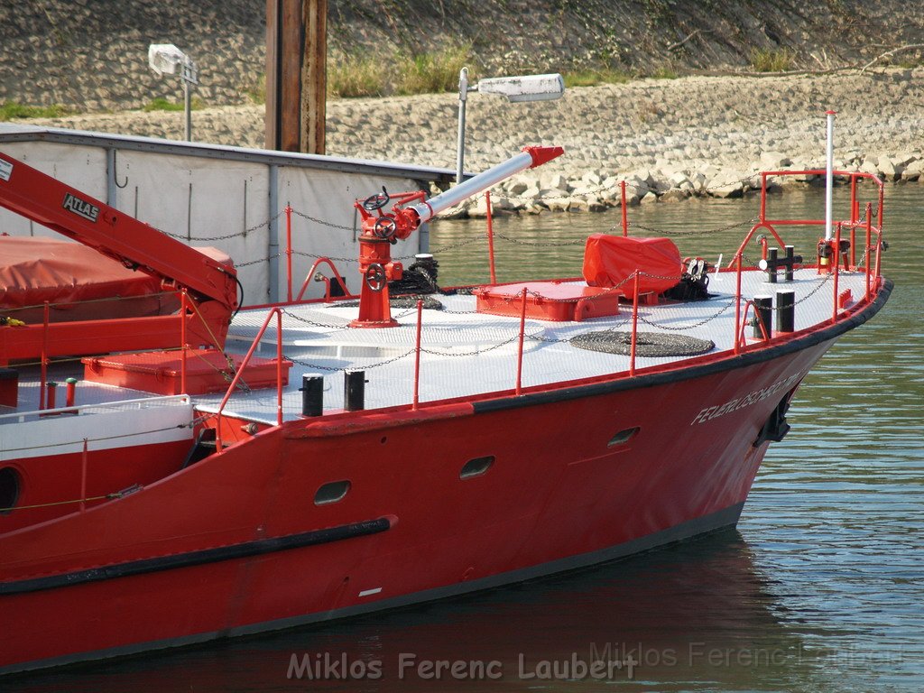 Feuerloeschboot 10-2   P237.JPG